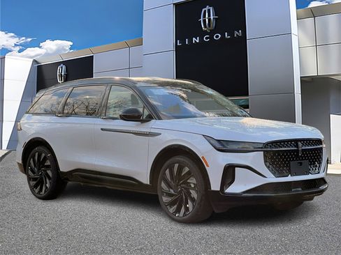 New 2026 Lincoln Nautilus Reserve image 1