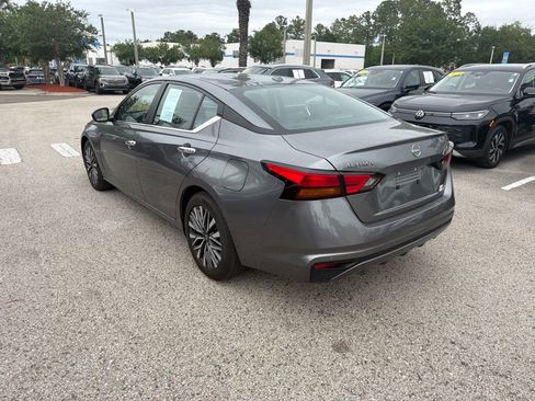 Used 2023 Nissan Altima 2.5 SV FWD image 7