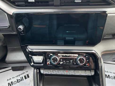 Used 2025 GMC Sierra 2500 AT4 image 19