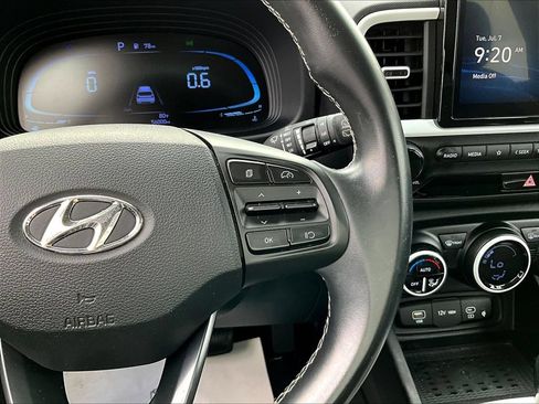 Certified 2023 Hyundai Venue Limited w/ Cargo Package FWD image 11