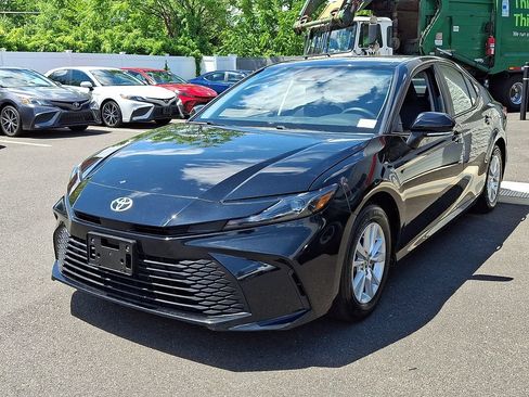 Used 2025 Toyota Camry LE FWD image 3