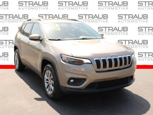 Used 2019 Jeep Cherokee Latitude Plus w/ Comfort/Convenience Group AWD/4WD image 1