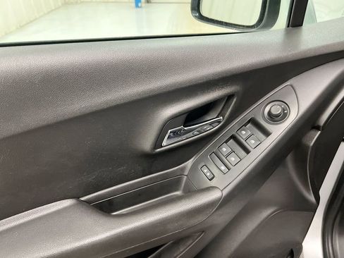 Used 2018 Chevrolet Trax LT w/ LT Convenience Package image 20