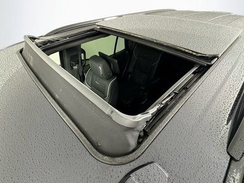 Used 2025 Cadillac Escalade Sport Platinum w/ LPO, Floor Liner Package AWD/4WD image 14