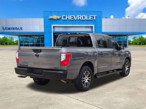 Used 2018 Nissan Titan SV w/ SV Convenience Package RWD image 4