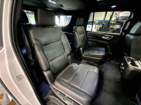 Used 2023 Chevrolet Suburban Z71 AWD/4WD image 16
