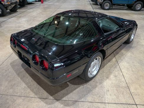Used 1991 Chevrolet Corvette Coupe RWD image 17