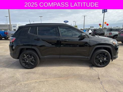Used 2025 Jeep Compass Latitude image 8
