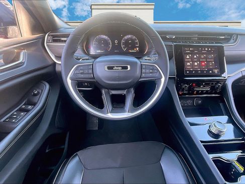 Certified 2023 Jeep Grand Cherokee L Laredo image 5