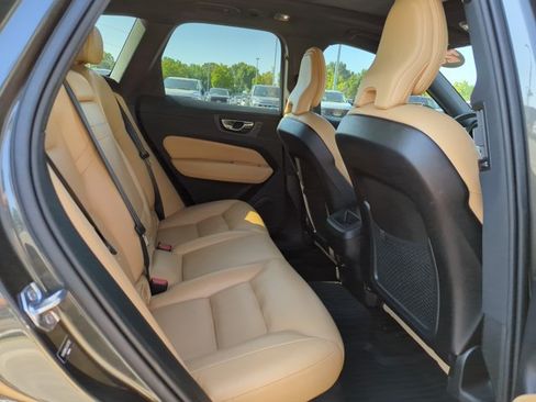 Used 2020 Volvo XC60 T5 Momentum w/ Protection Package AWD/4WD image 19