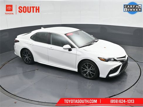 Used 2024 Toyota Camry SE image 43
