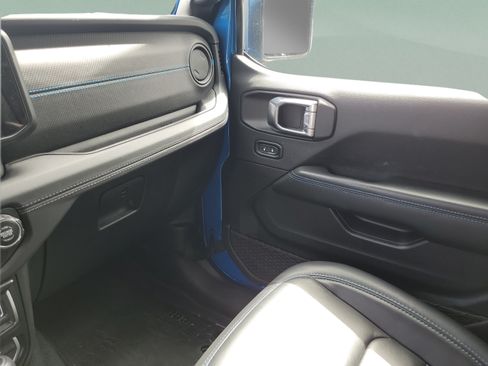 Used 2025 RAM 1500 Limited AWD/4WD image 21