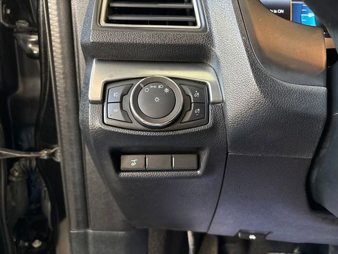 Used 2018 Ford Explorer XLT w/ Equipment Group 202A FWD image 38