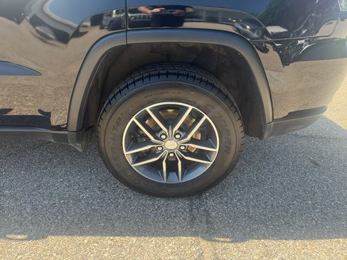 Used 2018 Jeep Grand Cherokee Limited AWD/4WD image 8