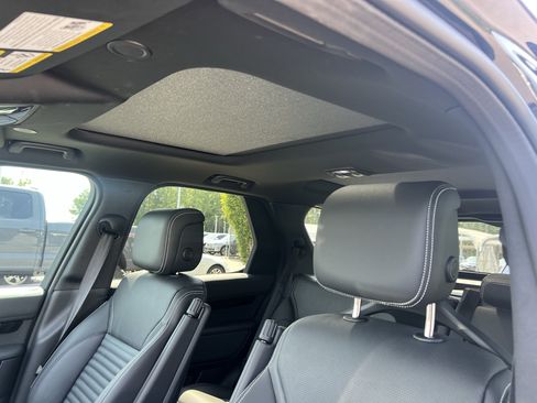 Certified 2025 Land Rover Discovery S AWD/4WD image 20