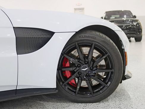 Used 2019 Aston Martin V8 Vantage Coupe RWD image 13