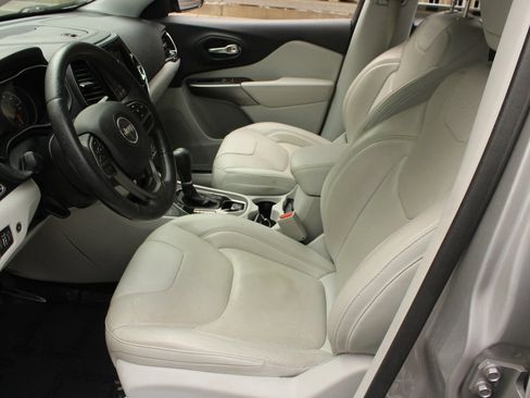 Used 2019 Jeep Cherokee Limited AWD/4WD image 14