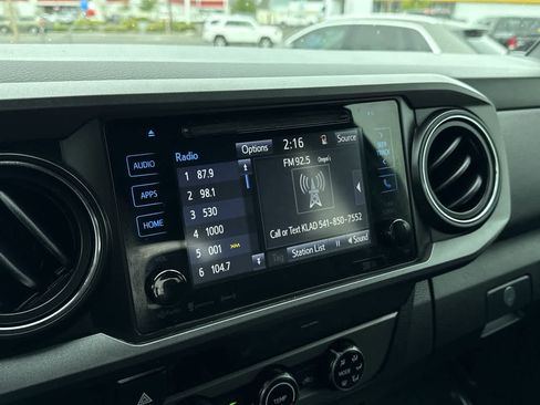 Used 2018 Toyota Tacoma TRD Off-Road AWD/4WD image 18