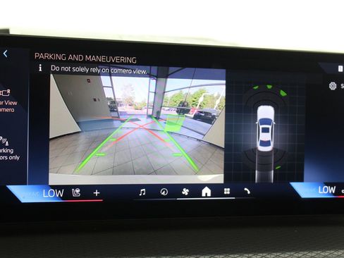 Used 2025 BMW 330i xDrive Sedan w/ Convenience Package image 38