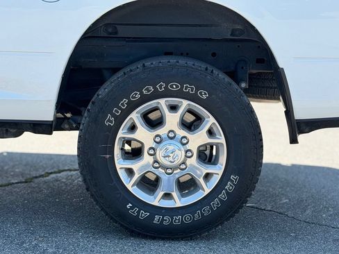 Used 2024 RAM 2500 Laramie AWD/4WD image 3