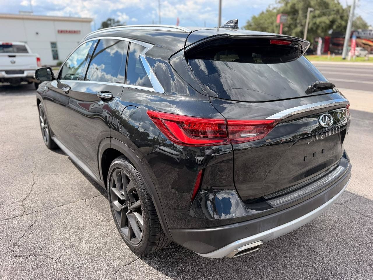 Used 2019 INFINITI QX50 Essential w/ Sensory Package AWD/4WD image 9