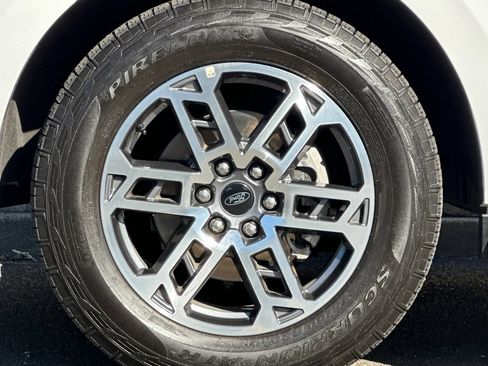 Used 2025 Ford Expedition Active AWD/4WD image 26