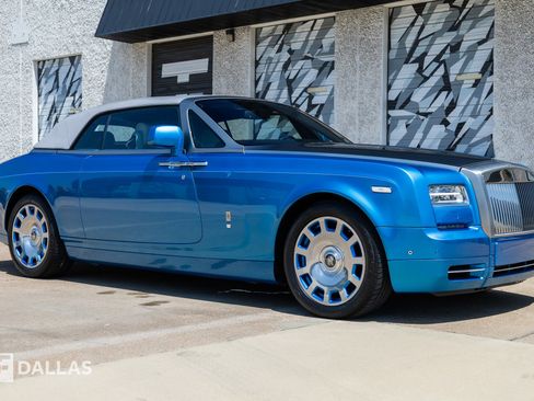 Used 2015 Rolls-Royce Phantom Drophead Coupe RWD image 17