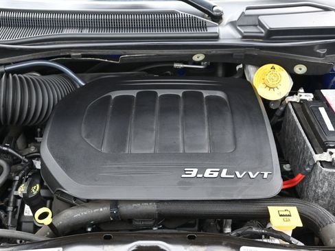 Used 2018 Dodge Grand Caravan SE w/ UConnect Hands-Free Group image 35