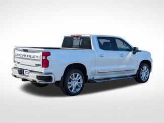 Used 2023 Chevrolet Silverado 1500 High Country w/ High Country Premium Package AWD/4WD video 3