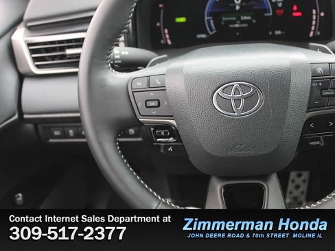 Used 2025 Toyota Camry SE image 11