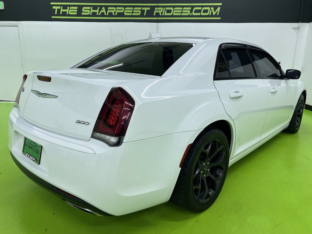 Used 2019 Chrysler 300 Touring w/ Sport Appearance Package RWD image 10