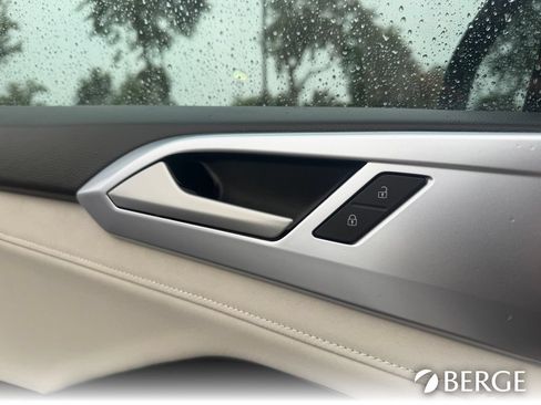 Used 2025 Volkswagen Taos SE FWD image 16
