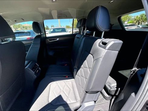 Certified 2024 Volkswagen Atlas SE image 17