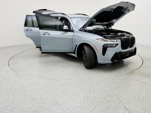 Used 2024 BMW X7 xDrive40i w/ M Sport Package image 16