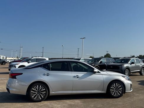 Certified 2023 Nissan Altima 2.5 SV FWD image 24