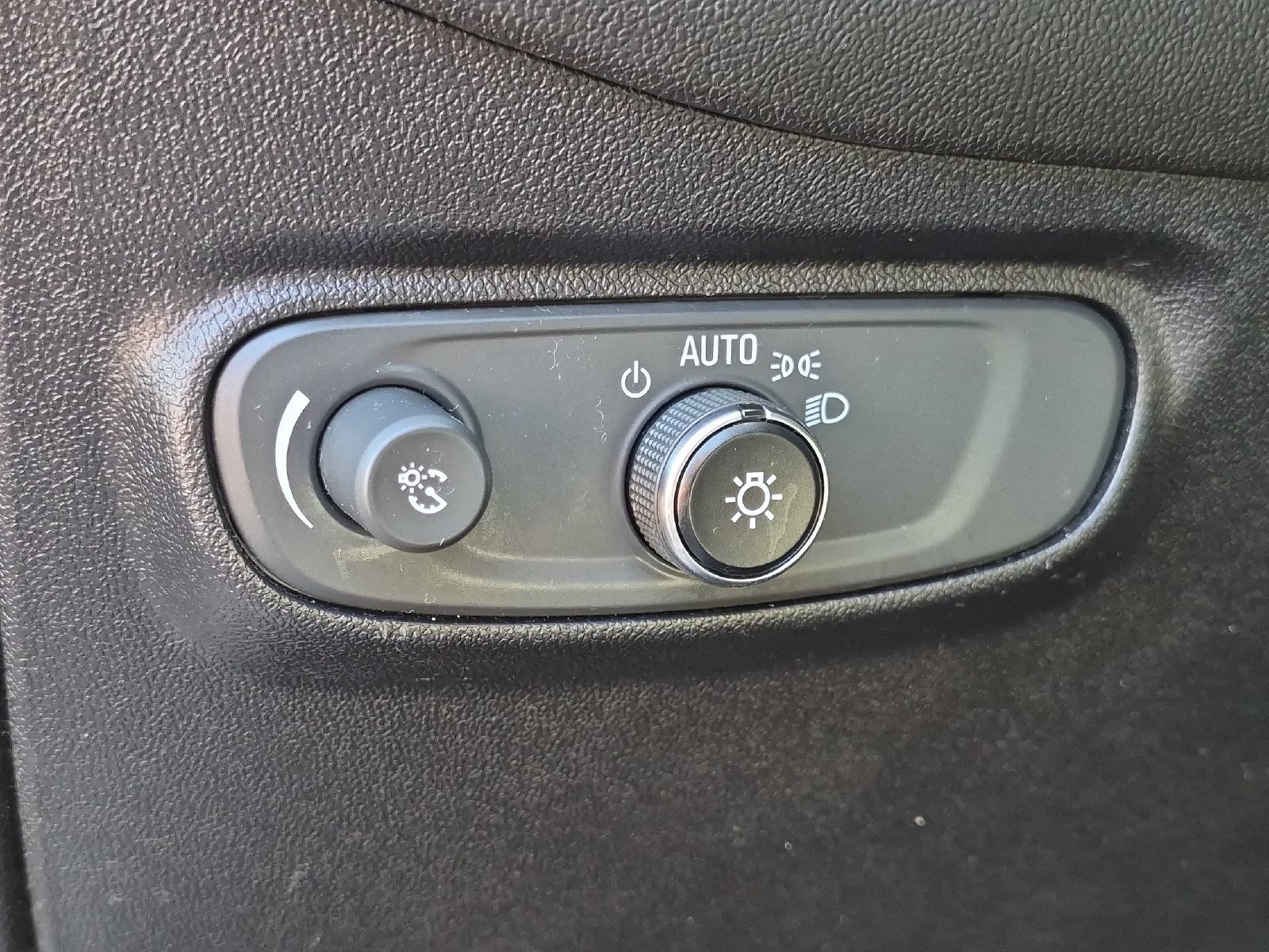 Used 2018 Chevrolet Equinox LT AWD/4WD image 15