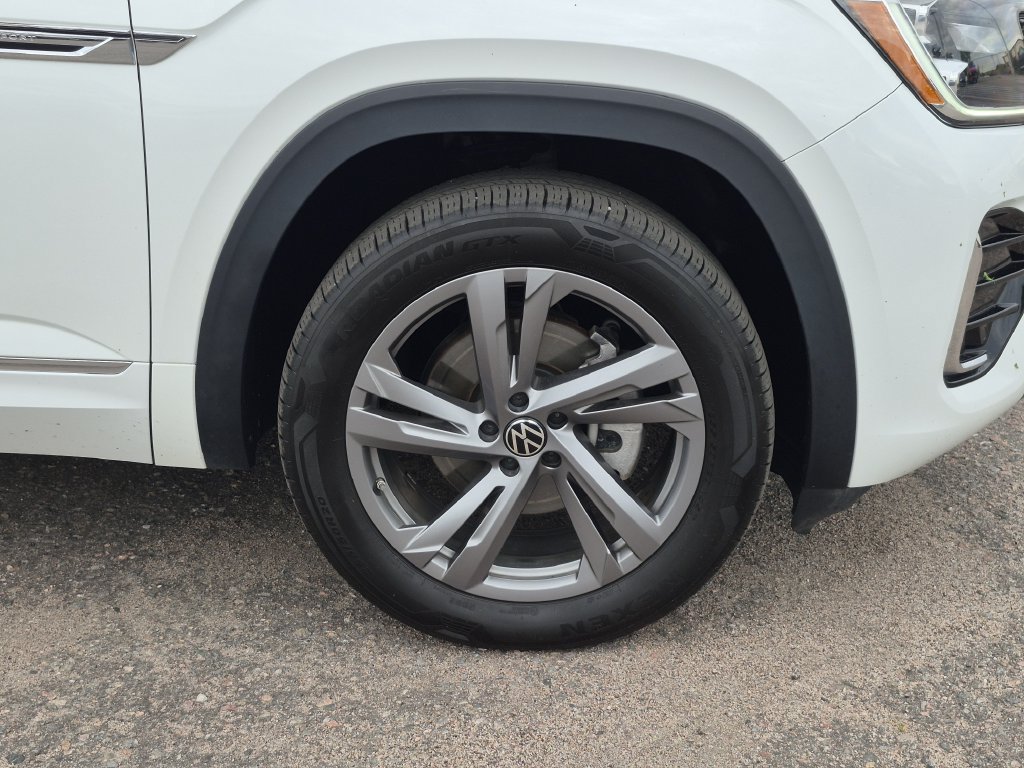 Used 2024 Volkswagen Atlas Cross Sport SEL R-Line AWD/4WD image 18