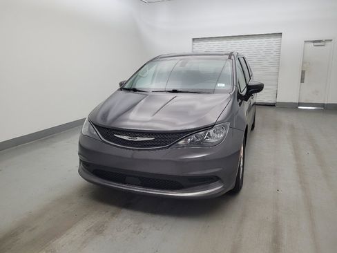 Used 2022 Chrysler Voyager LX FWD image 15