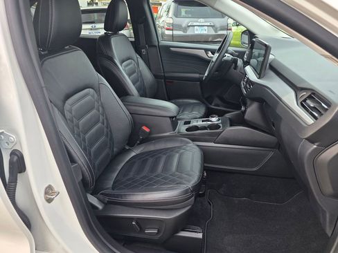Used 2023 Ford Escape Platinum w/ Premium Technology Package image 25