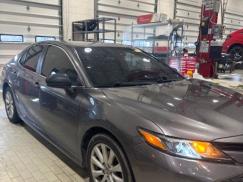 Used 2019 Toyota Camry LE image 2