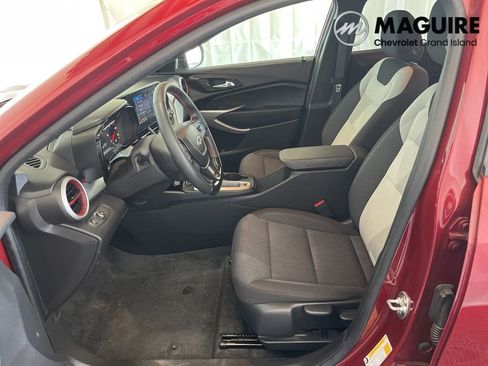 Used 2024 Chevrolet Trax RS w/ Driver Confidence Package FWD image 1