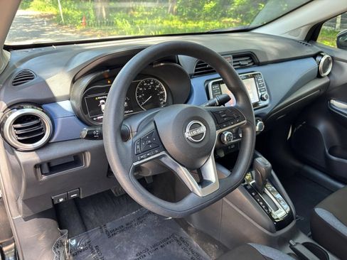 Used 2025 Nissan Versa SV FWD image 28