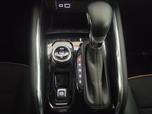 Used 2024 GMC Canyon AT4 w/ Technology Package image 18