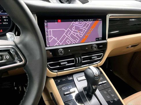 Used 2024 Porsche Macan image 19