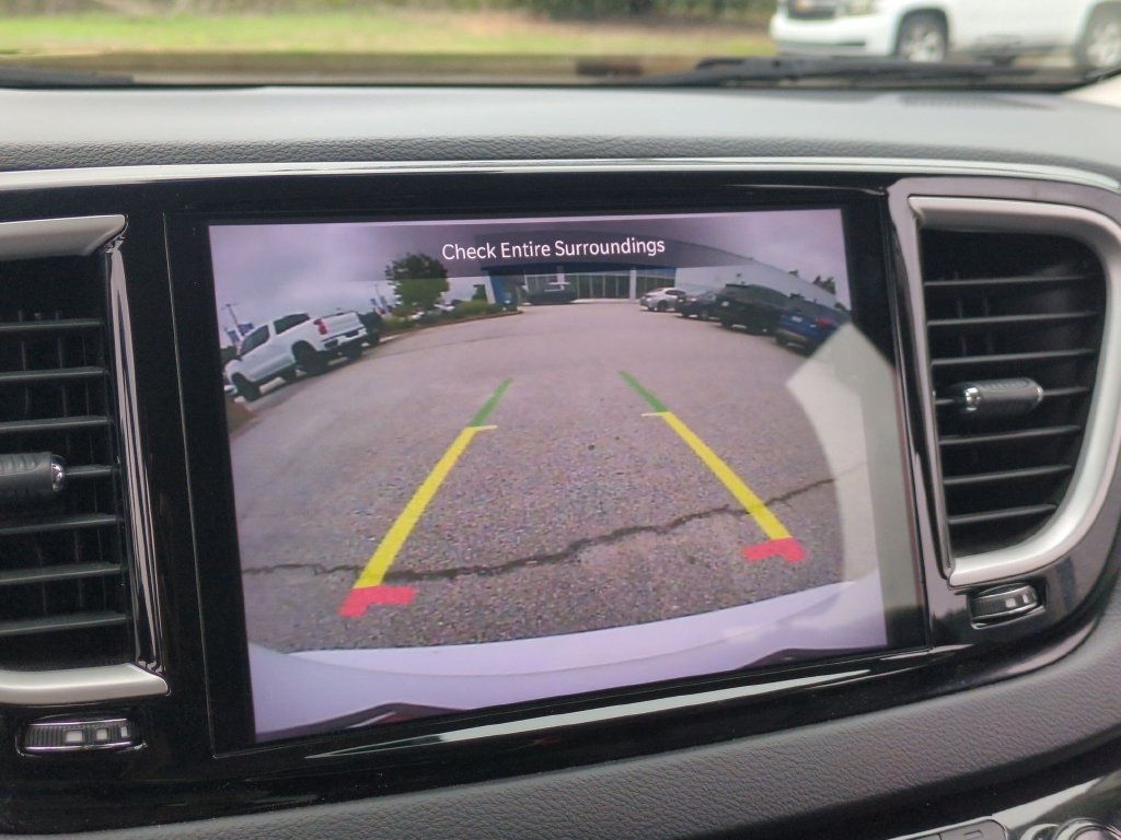 Used 2023 Chrysler Pacifica Touring-L FWD image 24