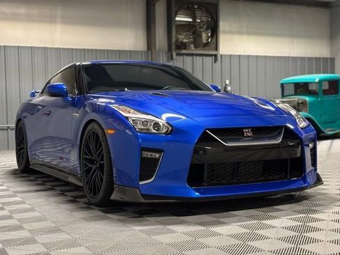 Used 2020 Nissan GT-R Premium AWD/4WD image 3