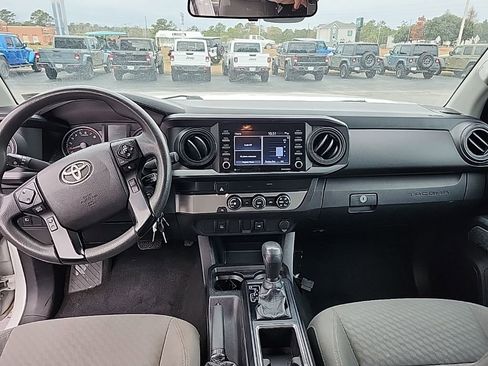 Used 2020 Toyota Tacoma SR image 3