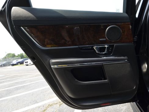 Used 2016 Jaguar XJ R-Sport image 44