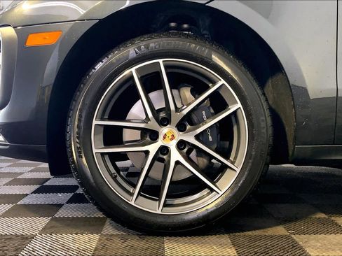 Used 2025 Porsche Macan image 11