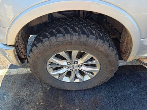 Used 2015 Ford F150 Lariat w/ Equipment Group 502A Luxury AWD/4WD image 5